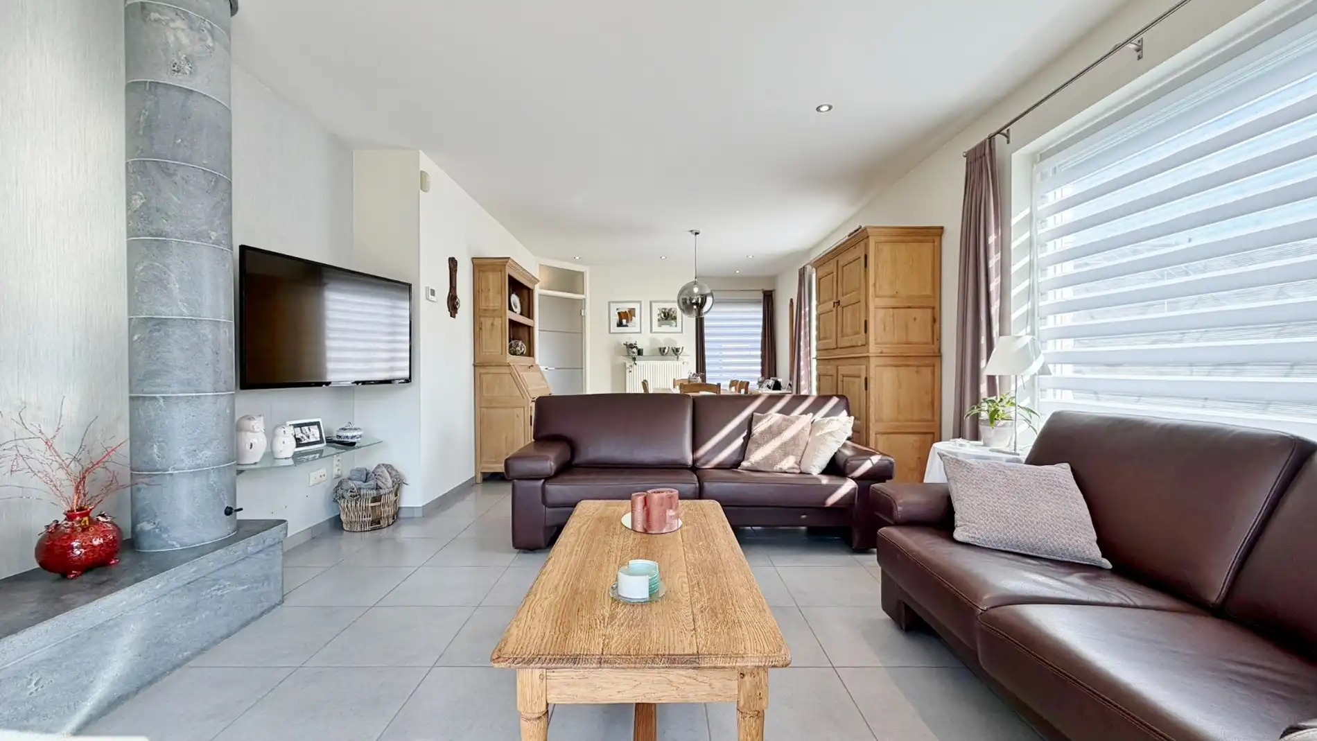 Halfopen bebouwing in rustige, kindvriendelijke straat met garage en zonnige tuin.  foto 5