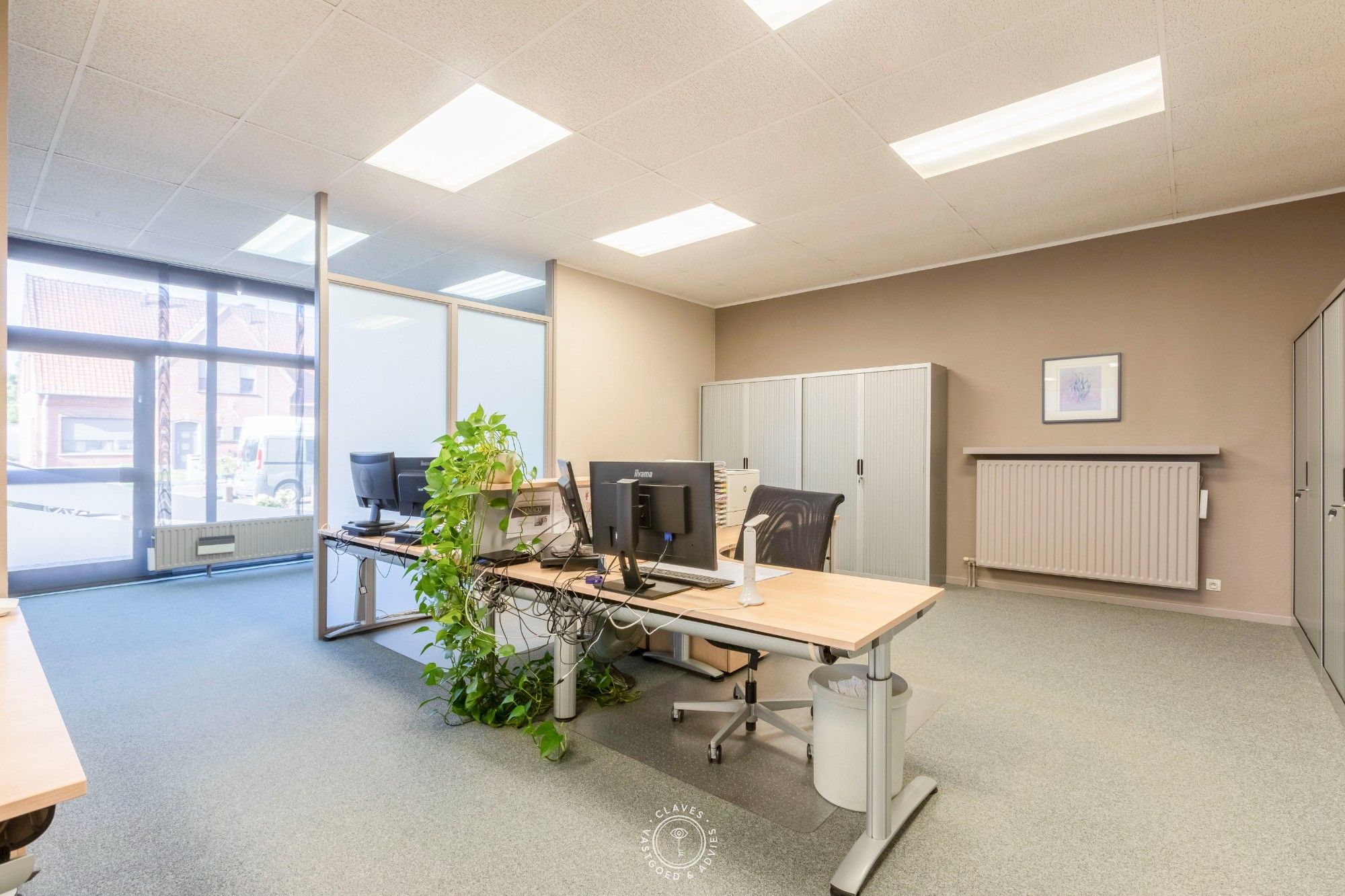 Welgelegen kantoorruimte met goede visibiliteit foto 4
