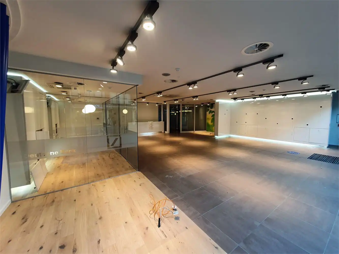 MODERNE KANTOREN OF WINKEL OUDENAARDE foto {{pictureIndex}}