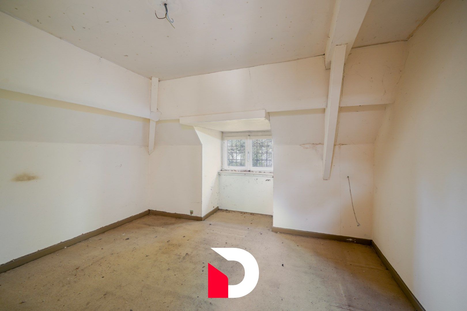 Uiterst charmante en te renoveren woning met weiland aan Merkenveld bos te Zedelgem  foto 17