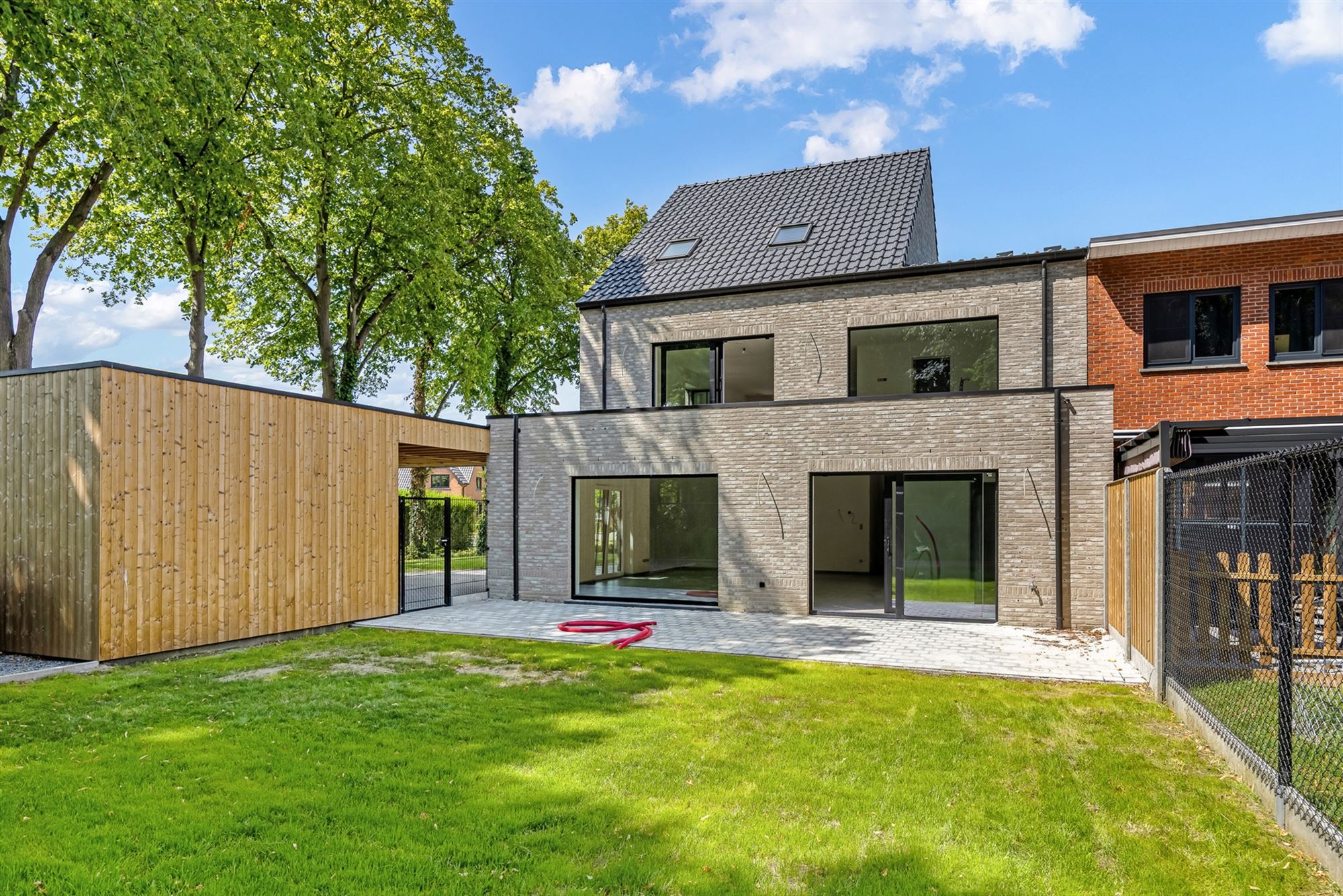 NIEUWBOUW GELIJKVLOERS APPARTEMENT (132M²)  MET 2 SLAAPKAMERS, RUIM TERRAS EN PRIVE TUIN NABIJ BERINGEN CENTRUM foto 12