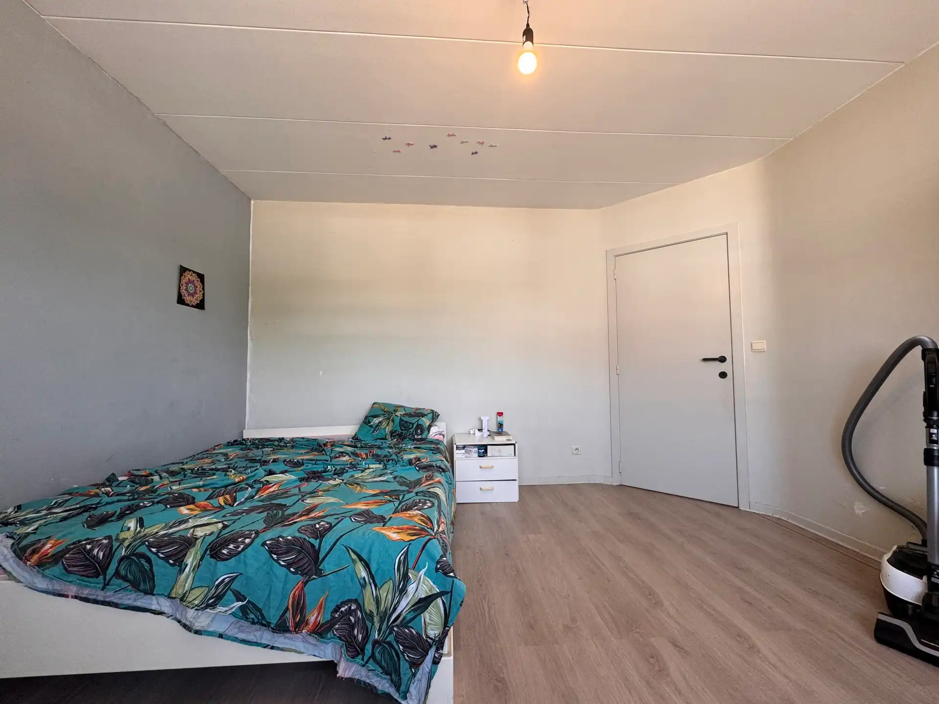 Ruim appartement met drie kamers en terras foto 8