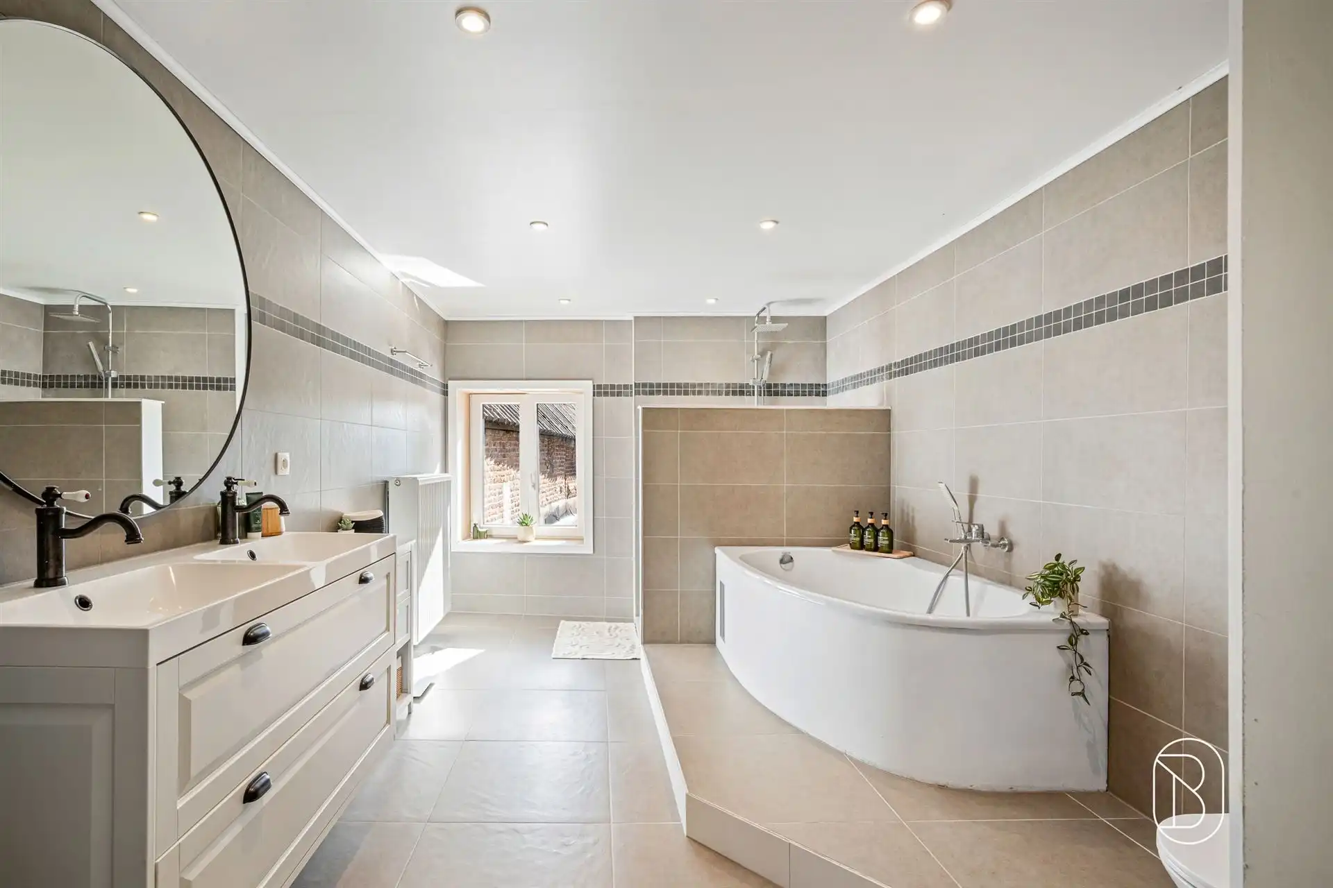 Gerenoveerde opbrengsteigendom bestaande uit 2 appartementen. foto 19