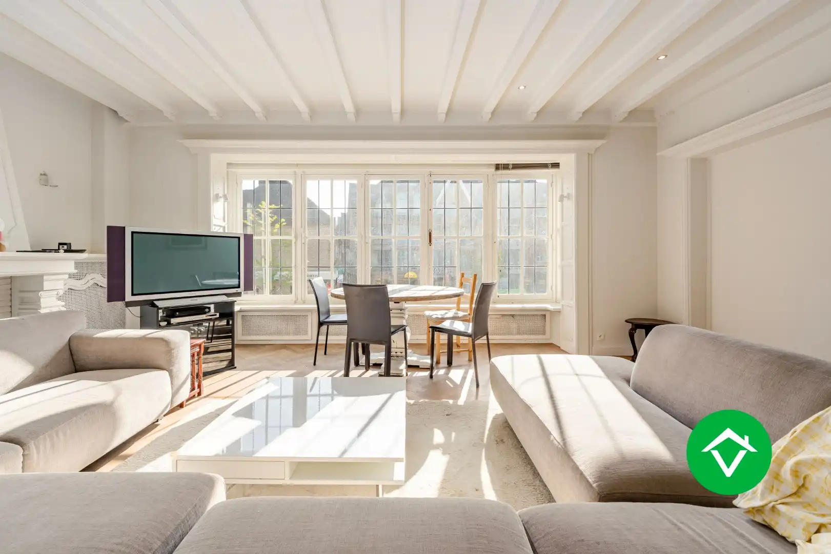 Ruim triplex appartement met 5 slaapkamers, in het centrum van Torhout foto 2