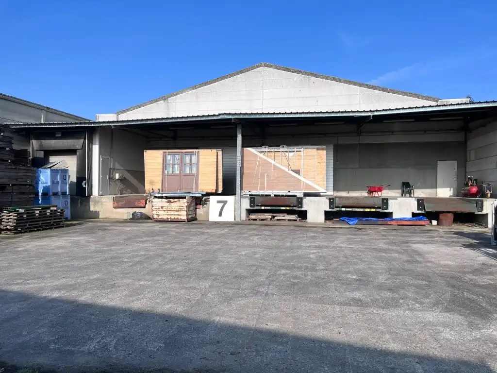 MAGAZIJN TE HUUR – CA. 5.400 M² IN BAVIKHOVE foto 9