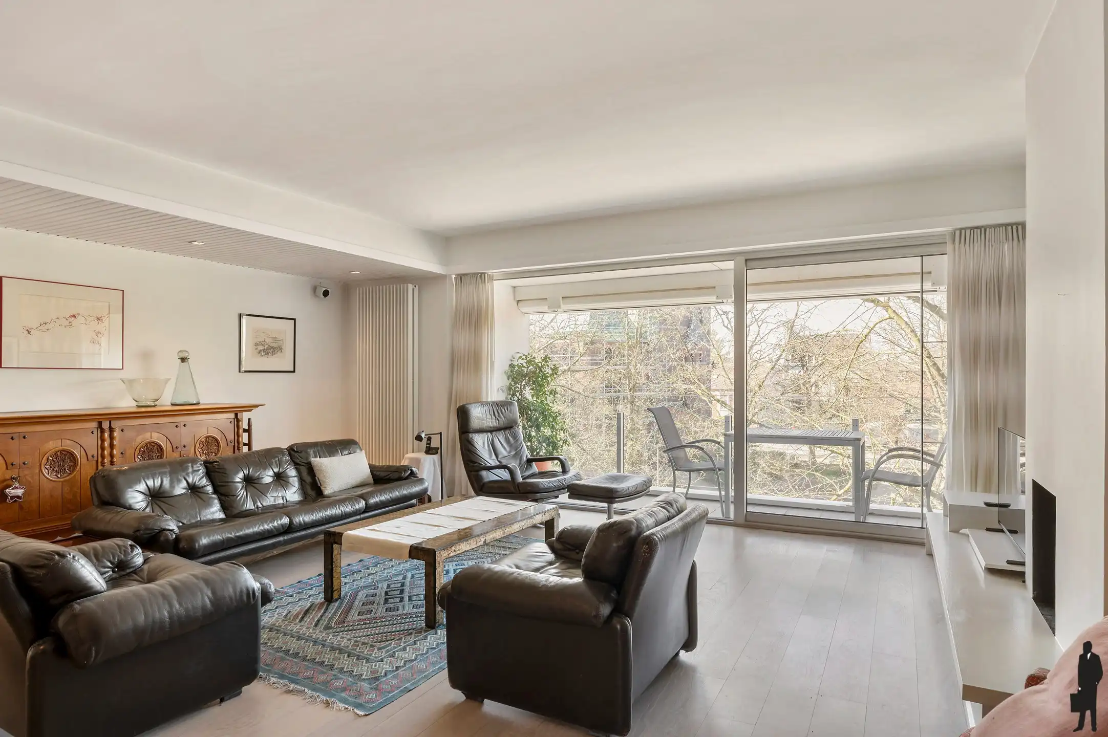 Dit lichtrijke en instapklare appartement combineert comfort, ruimte en een warme uitstraling op een uitstekende ligging. foto 4