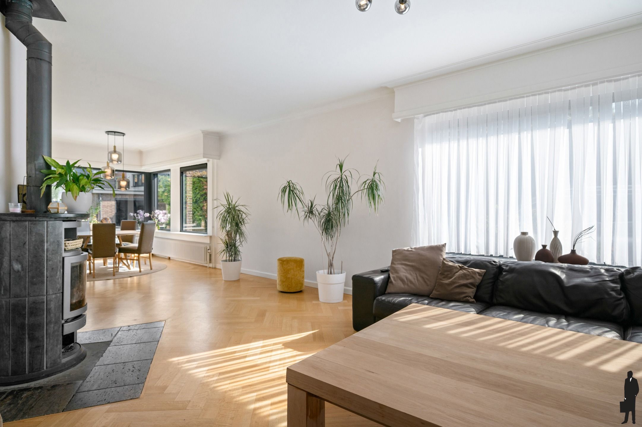 Ruime halfopen bebouwing met 4 slaapkamers en 2 badkamers aan de groene parken van Hoboken.  foto {{pictureIndex}}