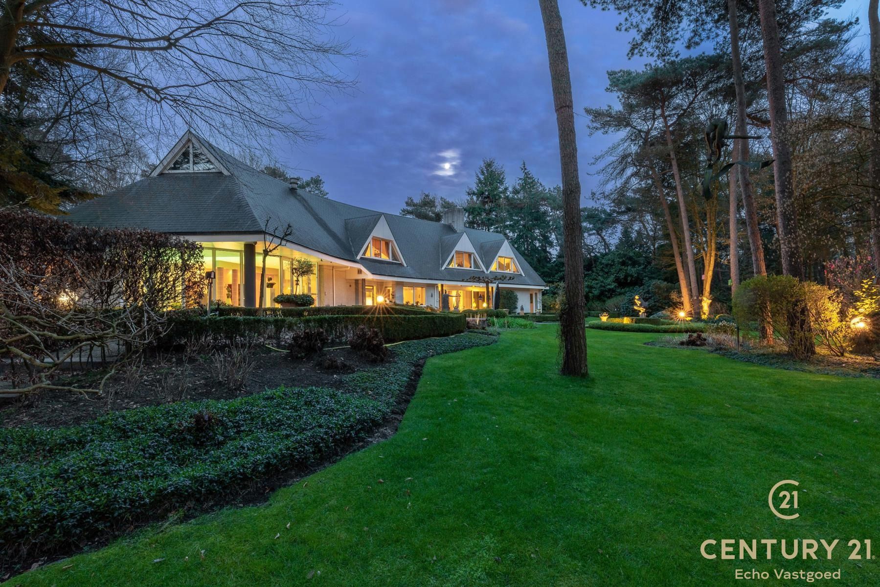 Unieke royale villa op parkdomein van ca 11.600m² foto 28