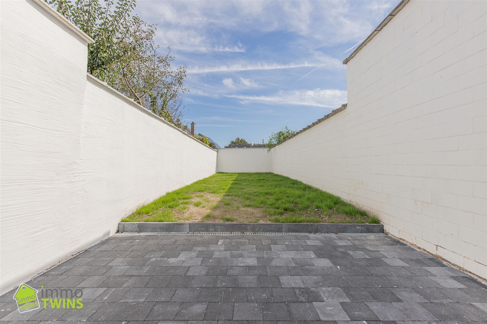 Totaal gerenoveerde, instapklare woning in hartje Beveren foto 16