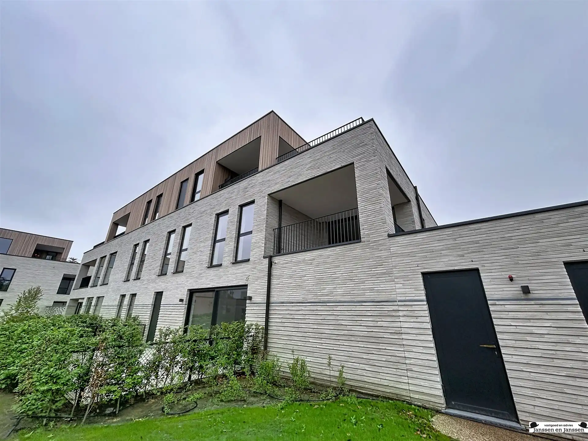 Modern twee slaapkamer appartement in centrum Gooreind foto 20