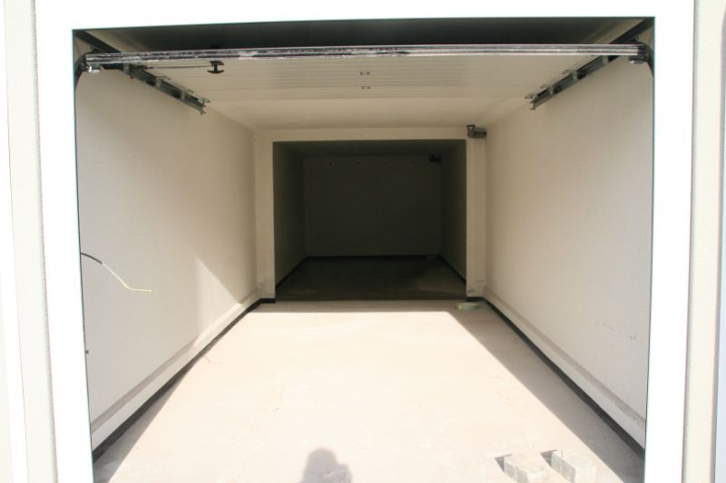 Recente dubbele garage te huur foto 2