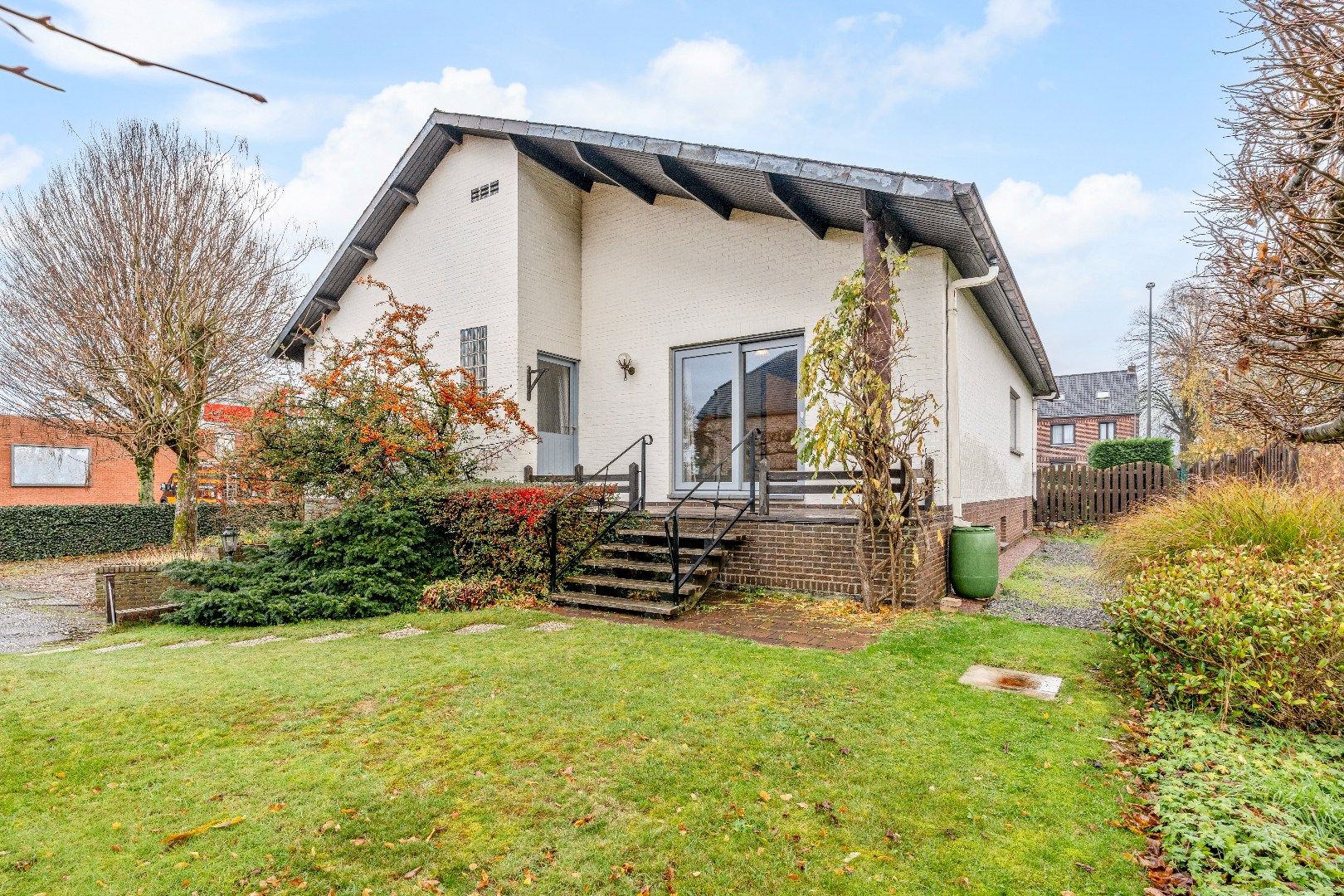  Te renoveren karakteristieke bungalow, 3 Slpk, ruime kelder met garage, op toplocatie foto 6