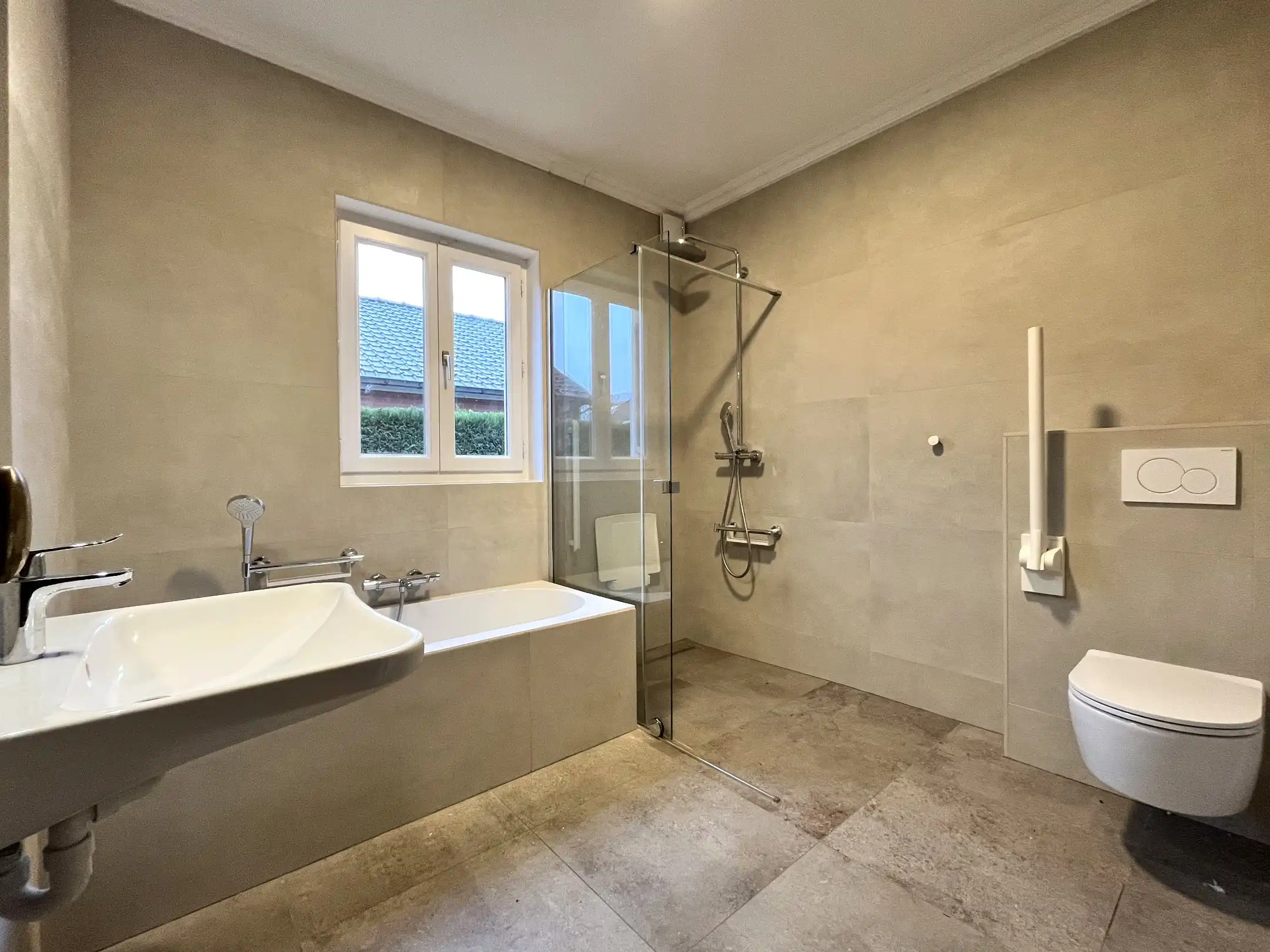 Vrijstaande woning met grote tuin in Assebroek foto 7