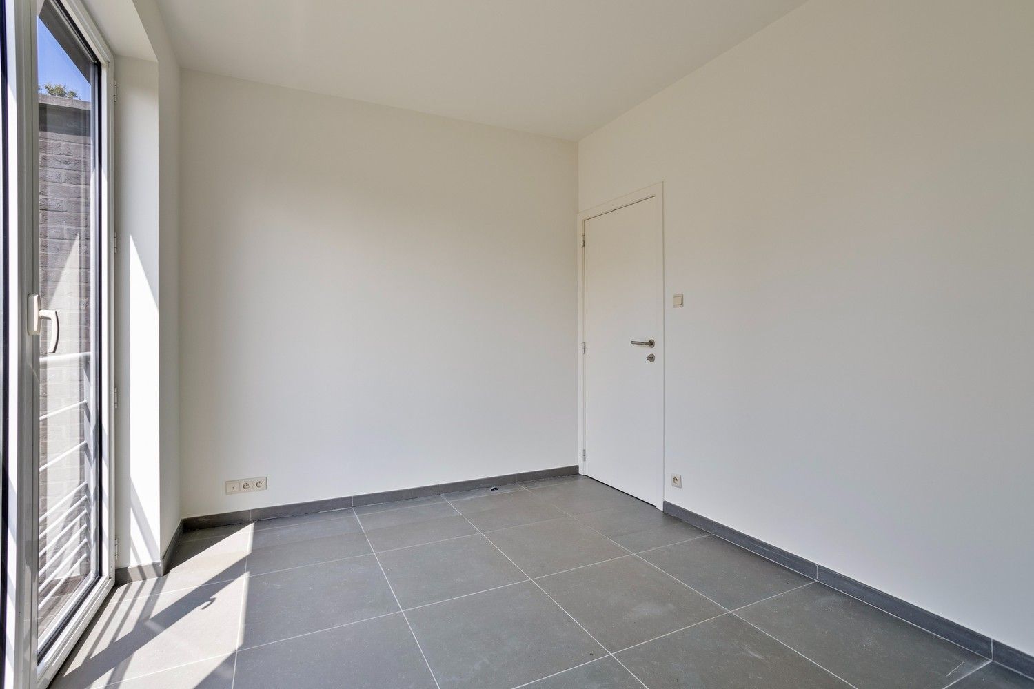 2-slp Appartement met zeer ruim terras nabij centrum Genk, Luxueus wonen in het groen! foto 17