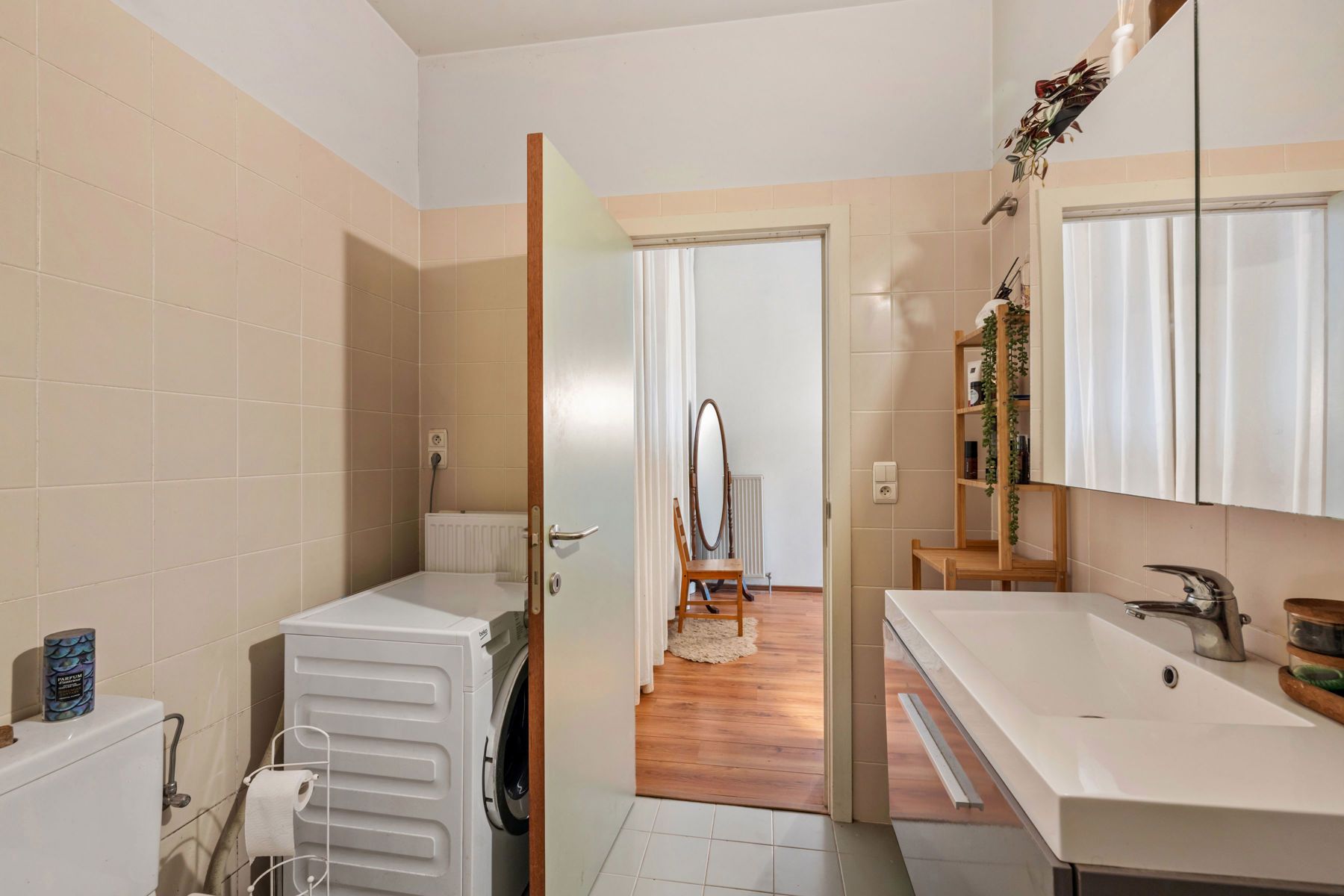 Uniek appartement/studio met terras, tuin en bijgebouw foto 13