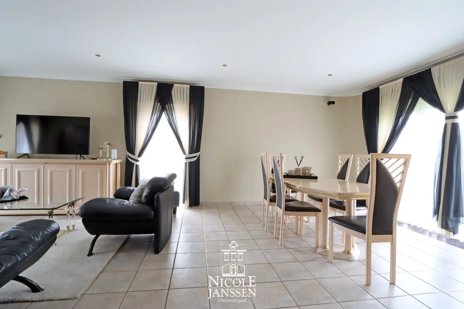 Ruime mediterrane villa  foto 7