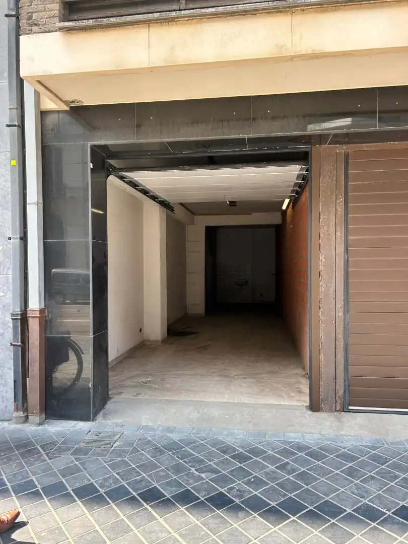 RUIME GARAGEBOX VLAKBIJ CENTRUM foto 3