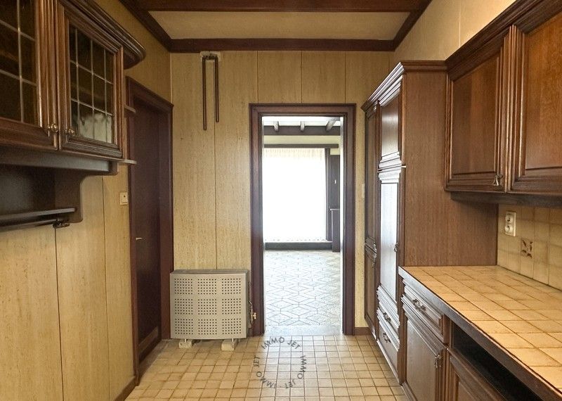 Halfopen bebouwing met oprit, garage en koer foto 6