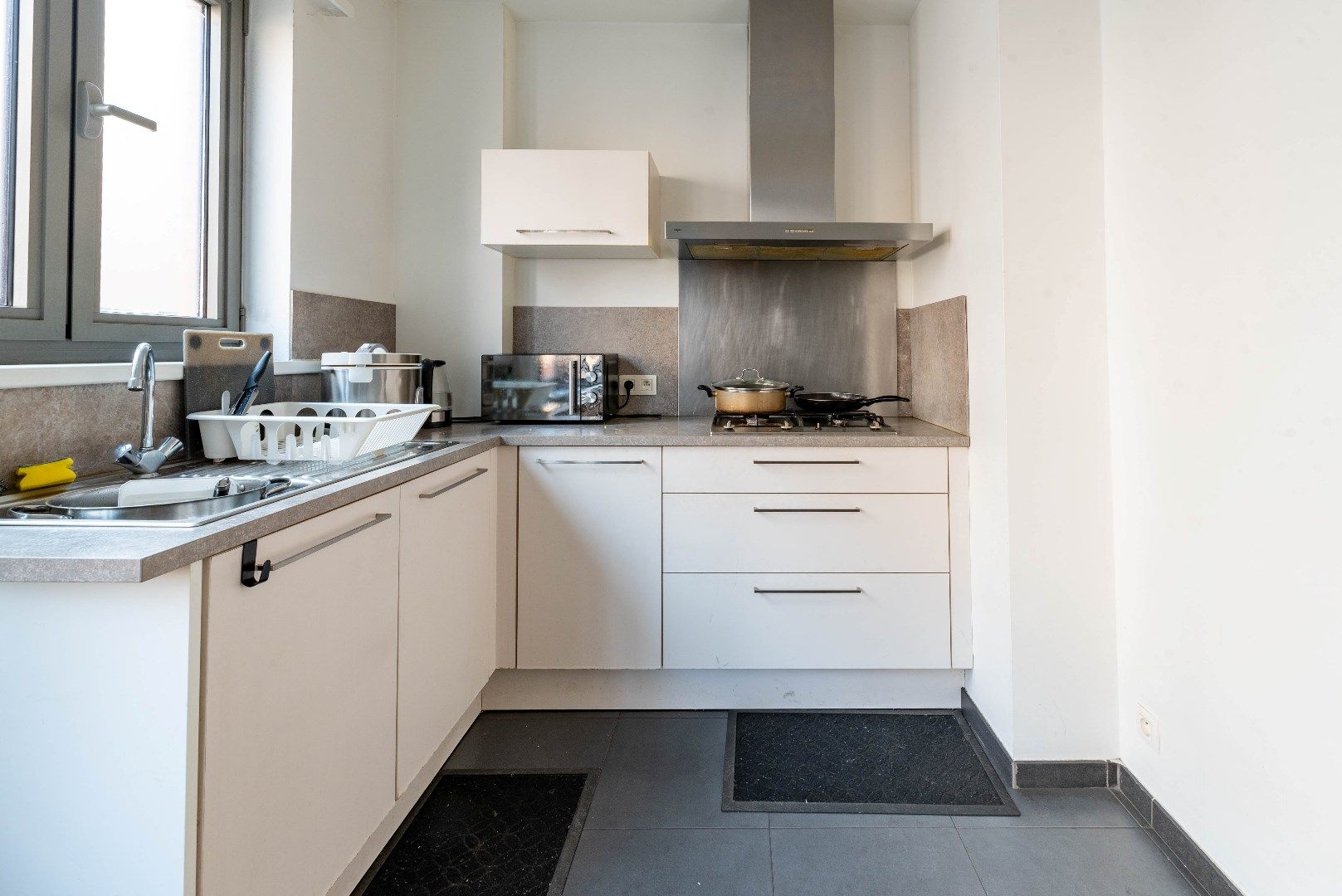  Ideaal starters- of investeringsappartement in de gegeerde wijk Zurenborg foto 8