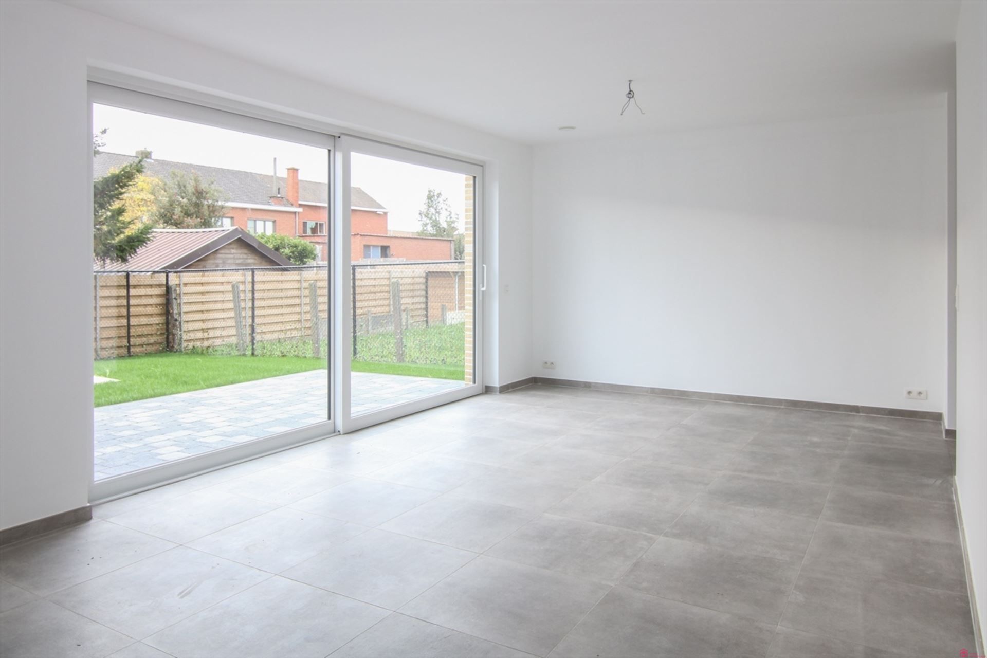 Energiezuinige halfopen woning te huur nabij het centrum van Wevelgem foto 3