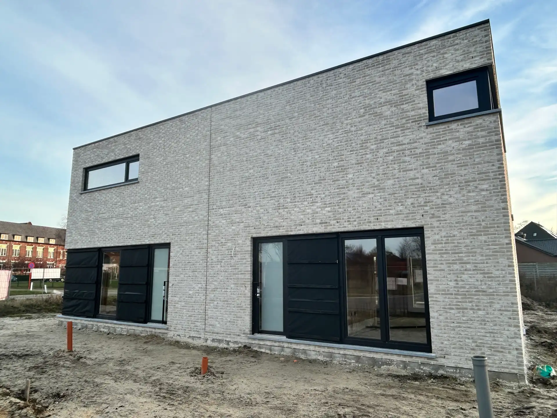 Halfopen nieuwbouwwoning met 3 slaapkamers foto 4