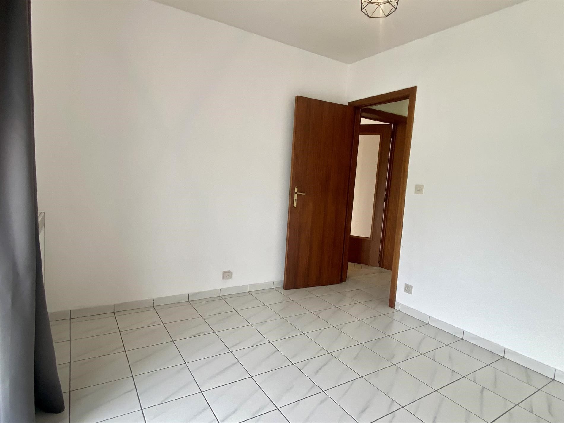 Ruim appartement met garage te huur in Harelbeke foto 10