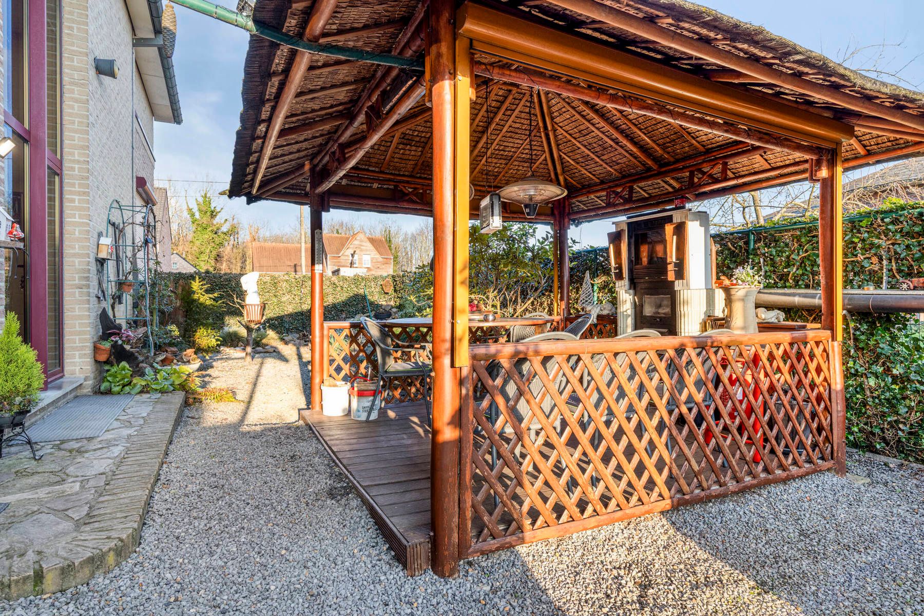 Prachtig alleenstaand 2-slaapkamer appartement met carport. foto 32