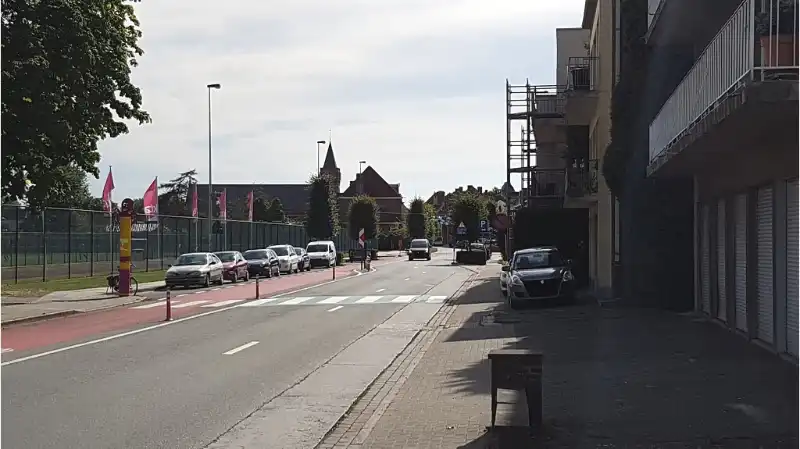 Vernieuwd 1-slaapkamerappartment te huur in Sint-Michiels Brugge foto 11