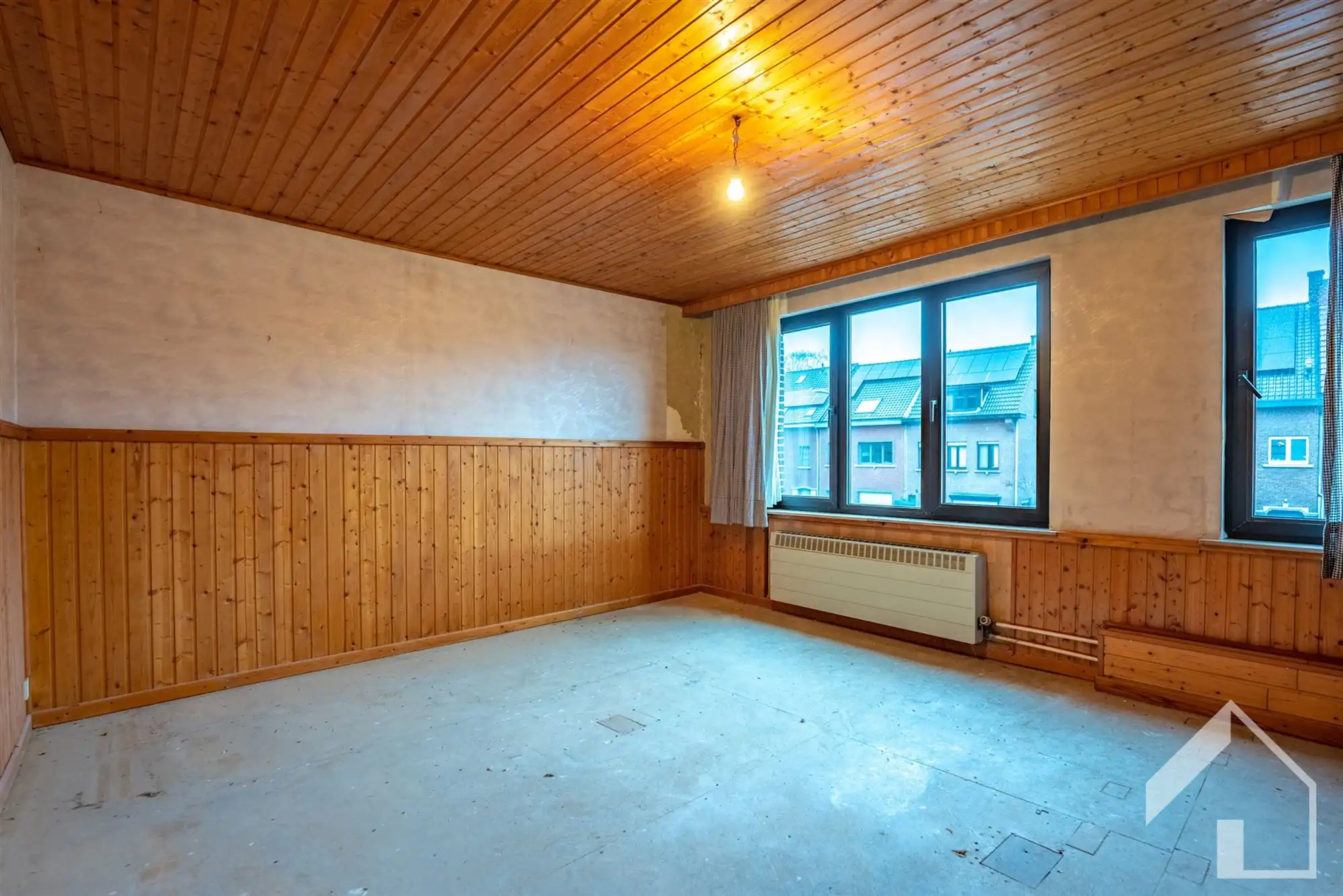Te renoveren woning met veel potentieel foto 14