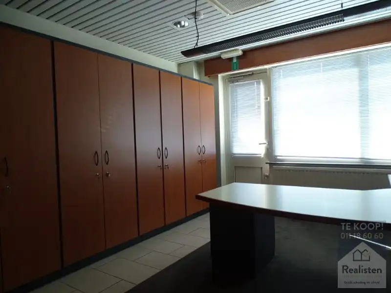 Voormalig bankkantoor foto 16