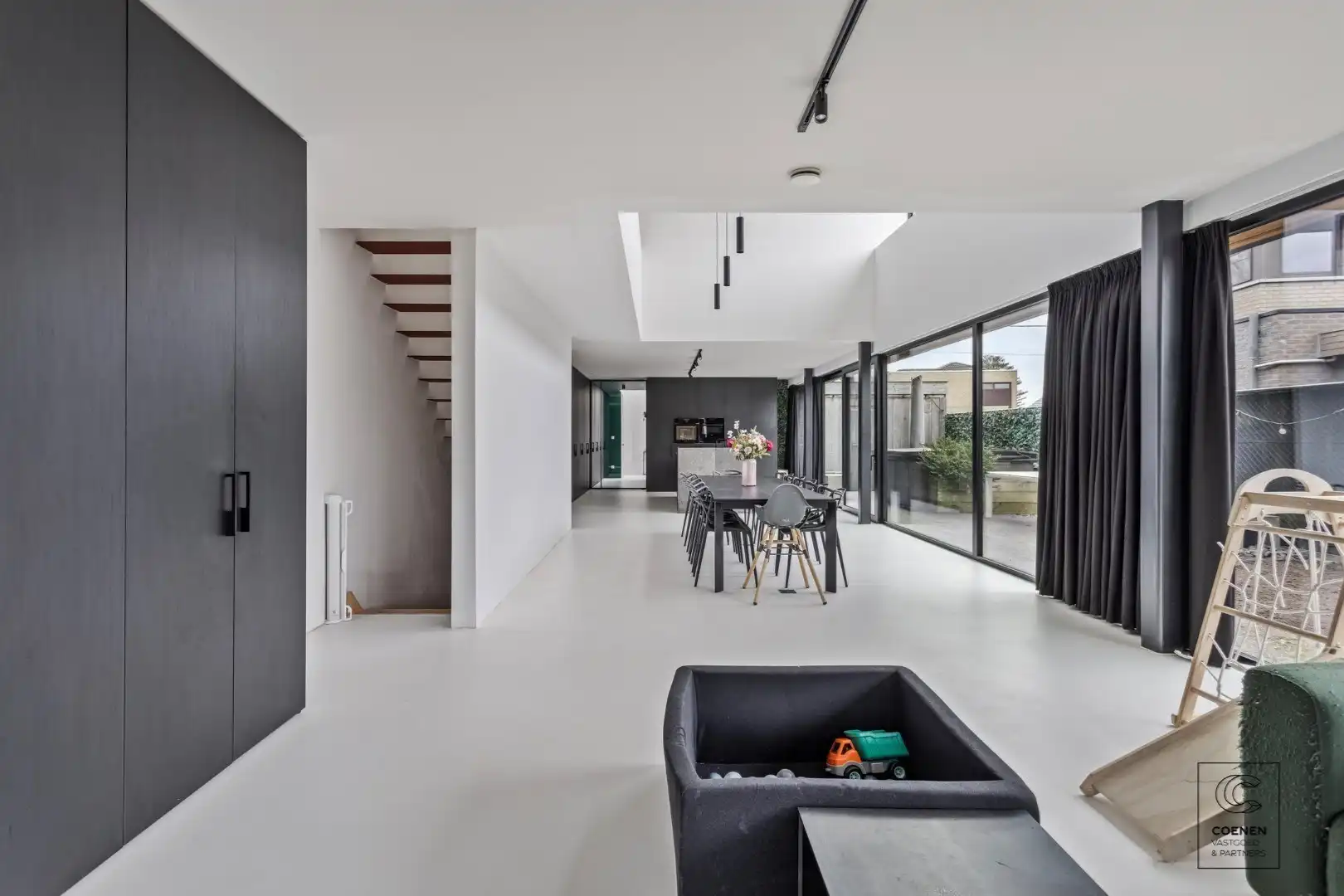 Prachtig verder af te werken HOB van 320 m² in een doodlopende straat! foto 8