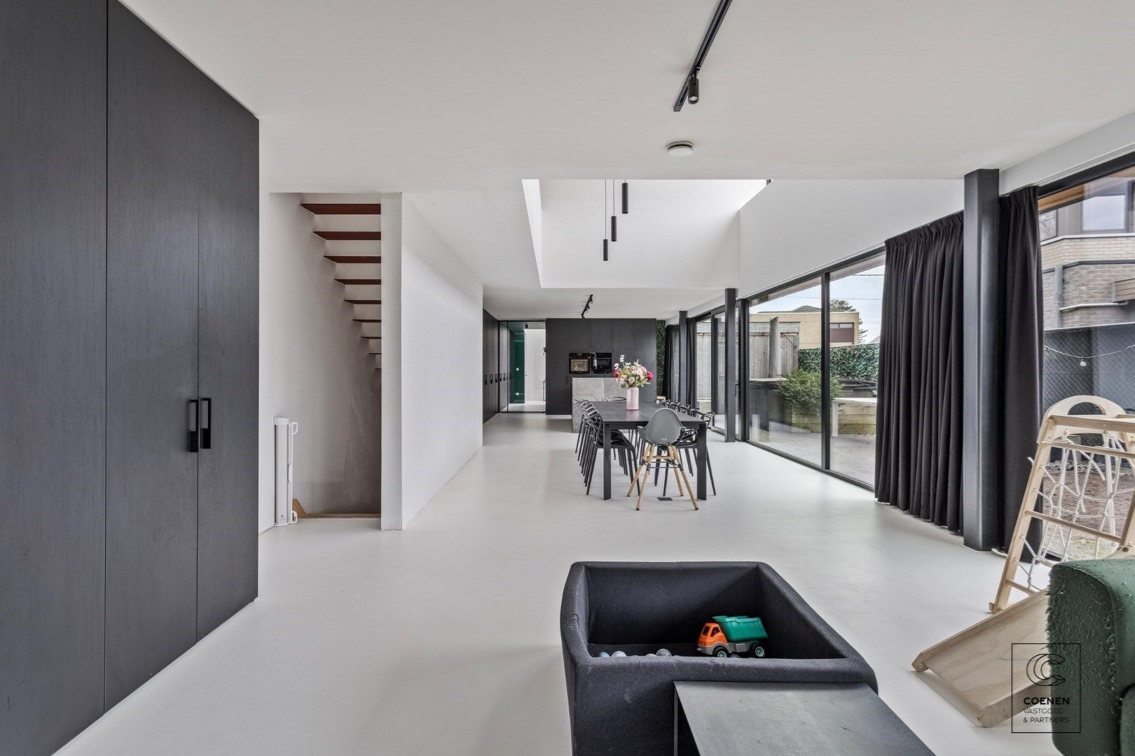 Prachtig verder af te werken HOB van 320 m² in een doodlopende straat! foto 8