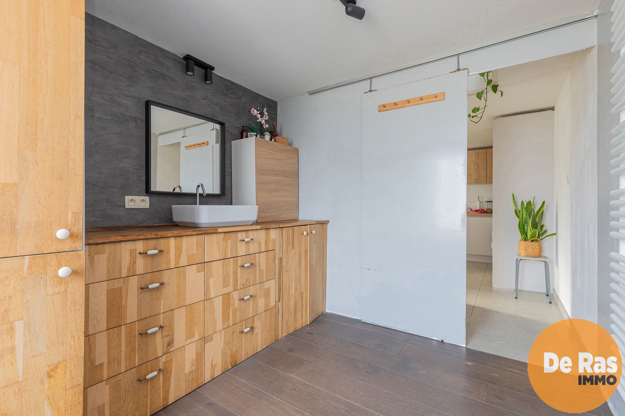 OORDEGEM - Instapklare woning met 2 kamers op leuke locatie foto 13