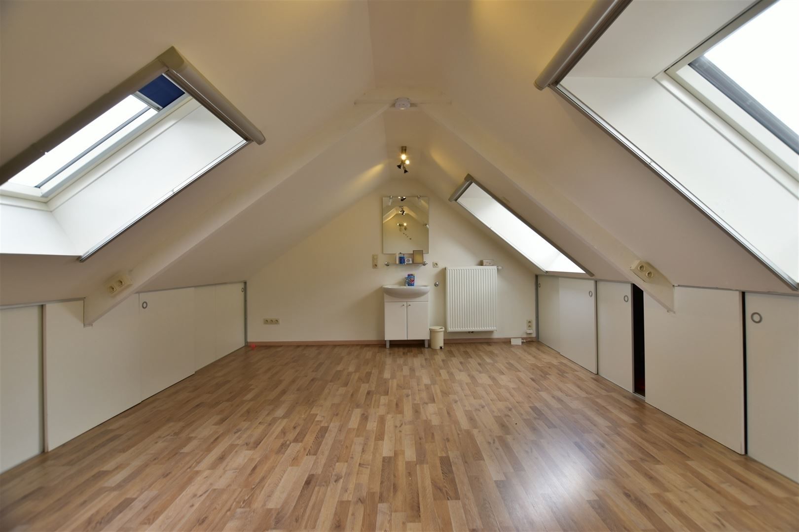 Karaktervolle, ruime woning met 6 slaapkamers, binnenkoer met jacuzzi en topligging! foto 26