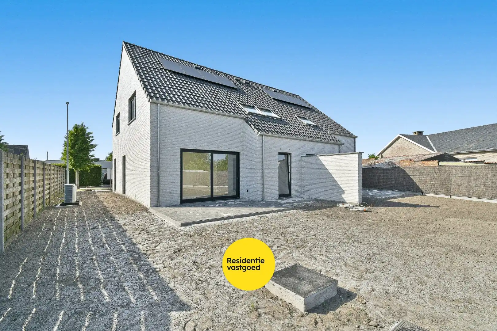 Gezinswoning met drie slaapkamers op goeie locatie foto 2