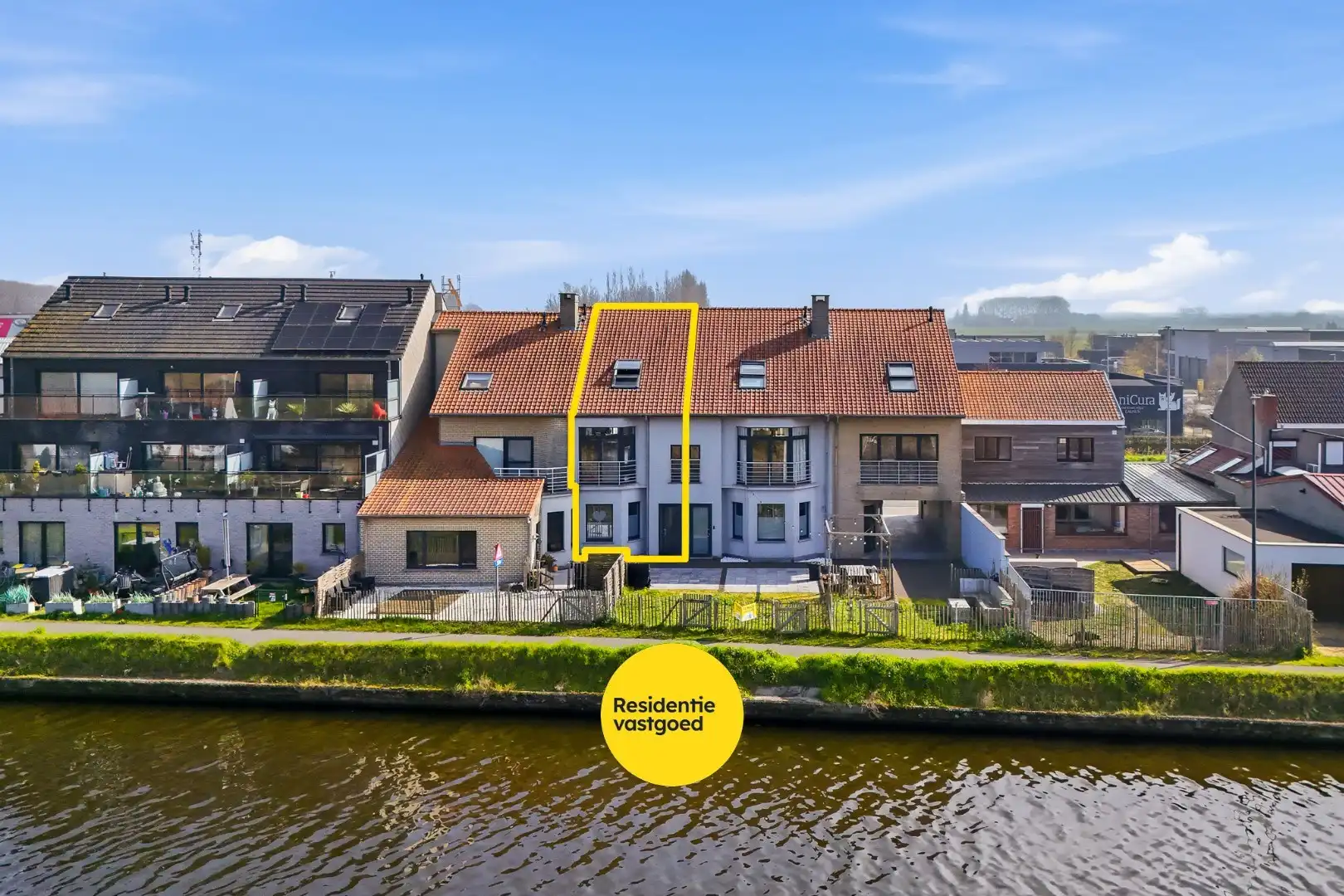 Instapklare woning met zicht op de vaart in Oudenburg foto 21