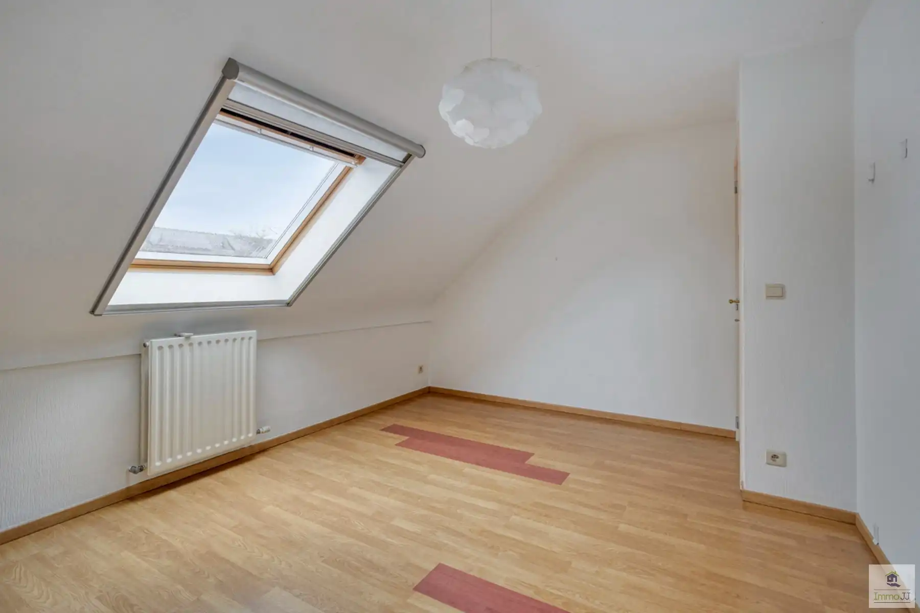 Halfopen bebouwing met zwembad foto 15