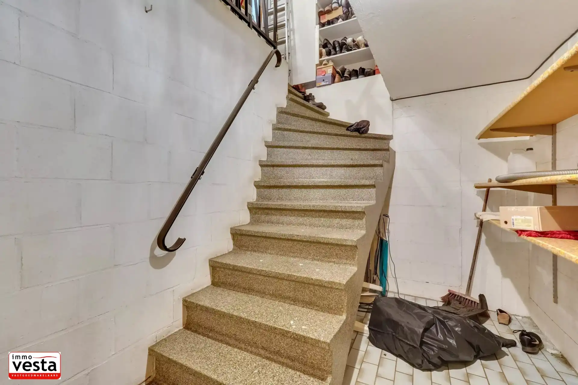 Zeer ruim gelijkvloers appartement foto 14