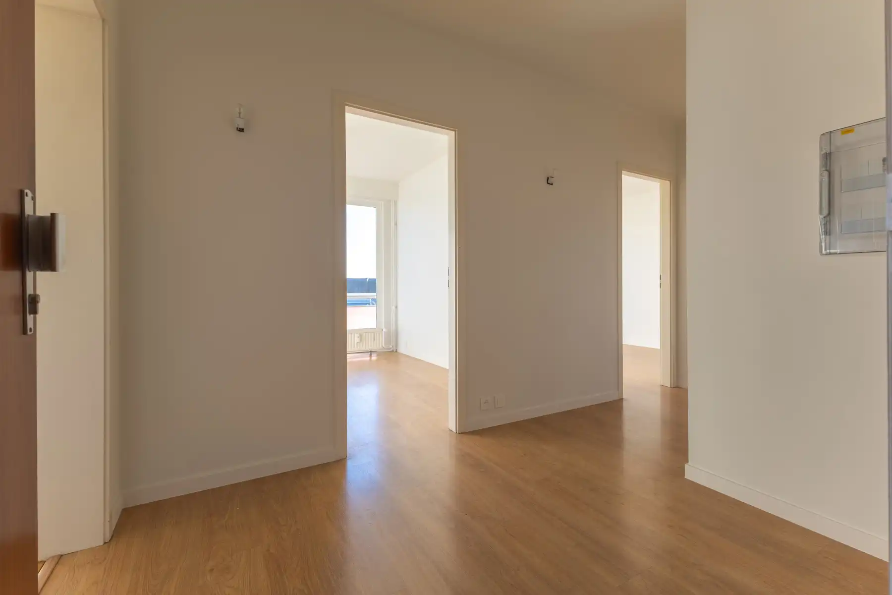 Vernieuwd appartement met 2 slaapkamers en een groot terras foto 6