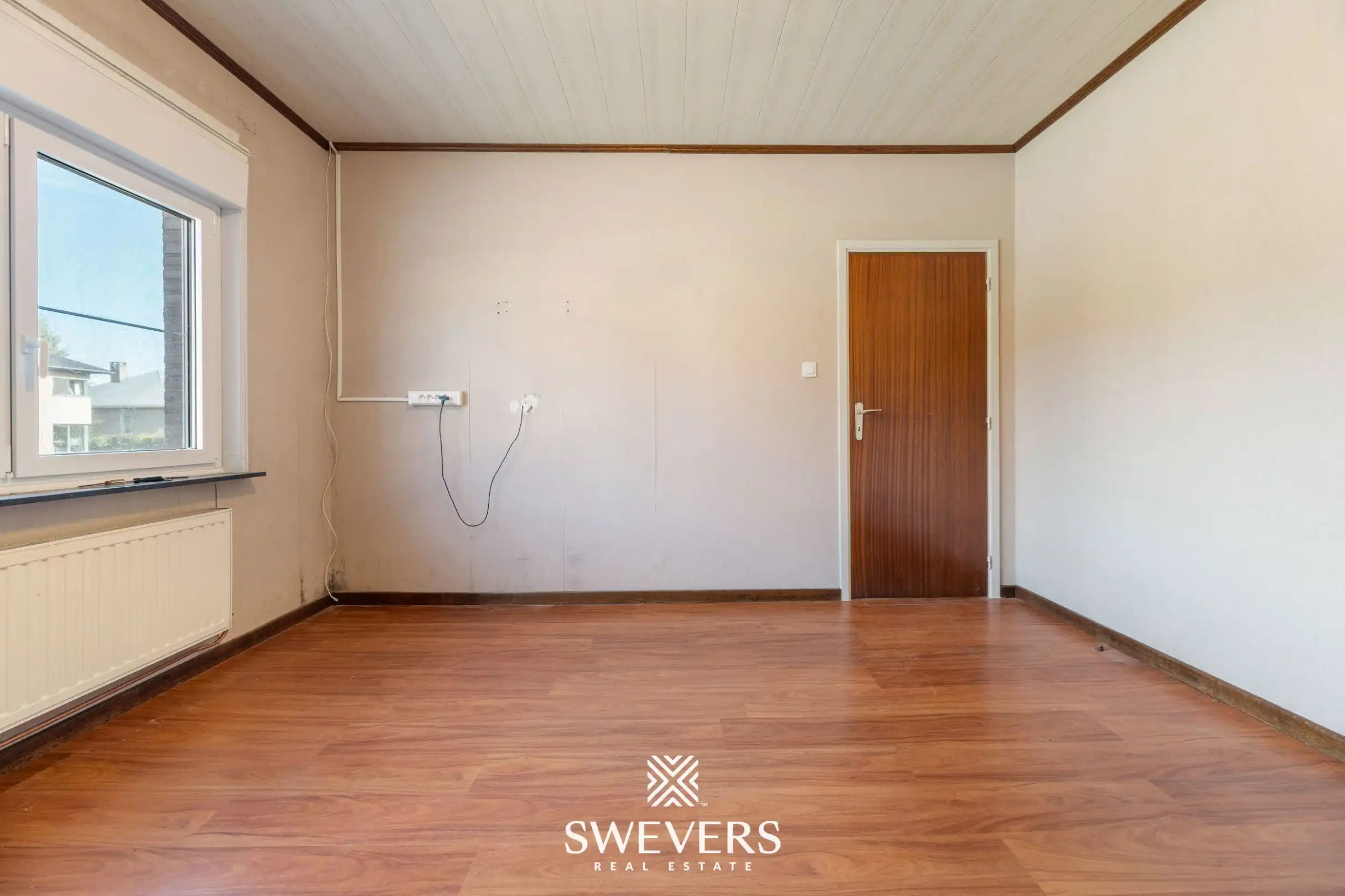 Gelijkvloerse woning met 2 slaapkamers, dubbele garage en een uitzonderlijk groot perceel foto 18