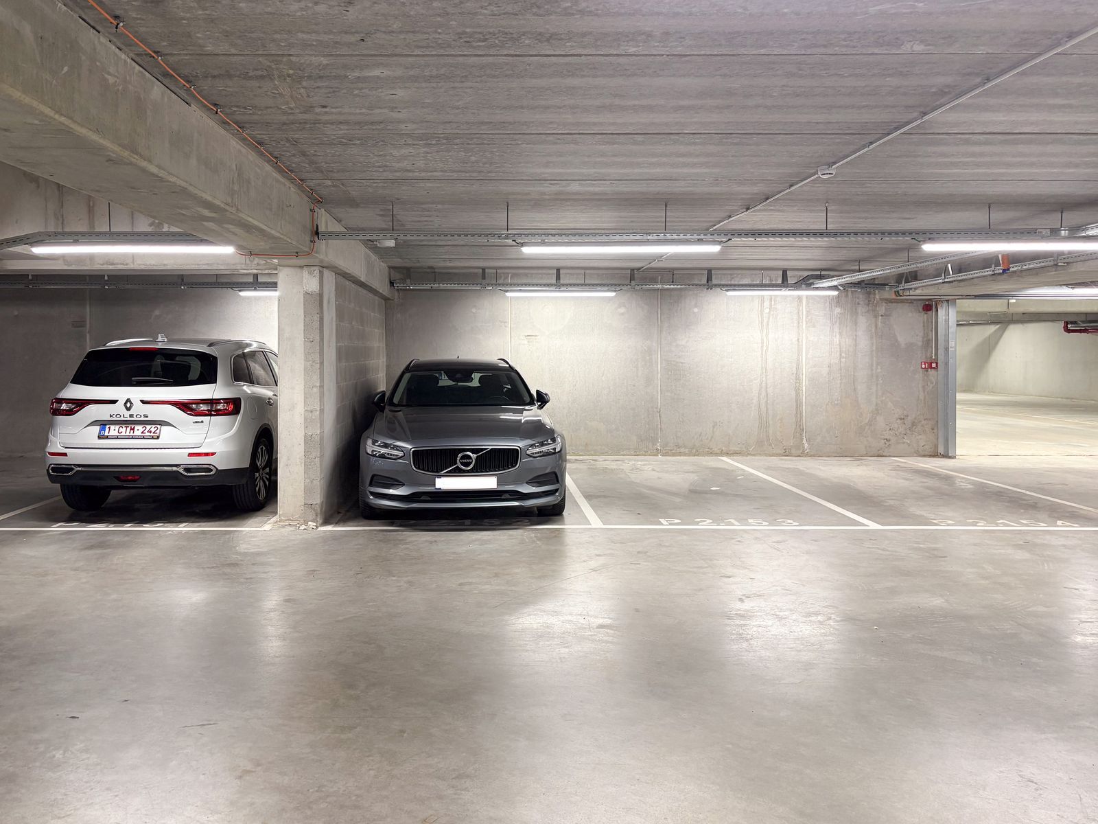 Overdekte staanplaats vlakbij het strand van Mariakerke foto 3
