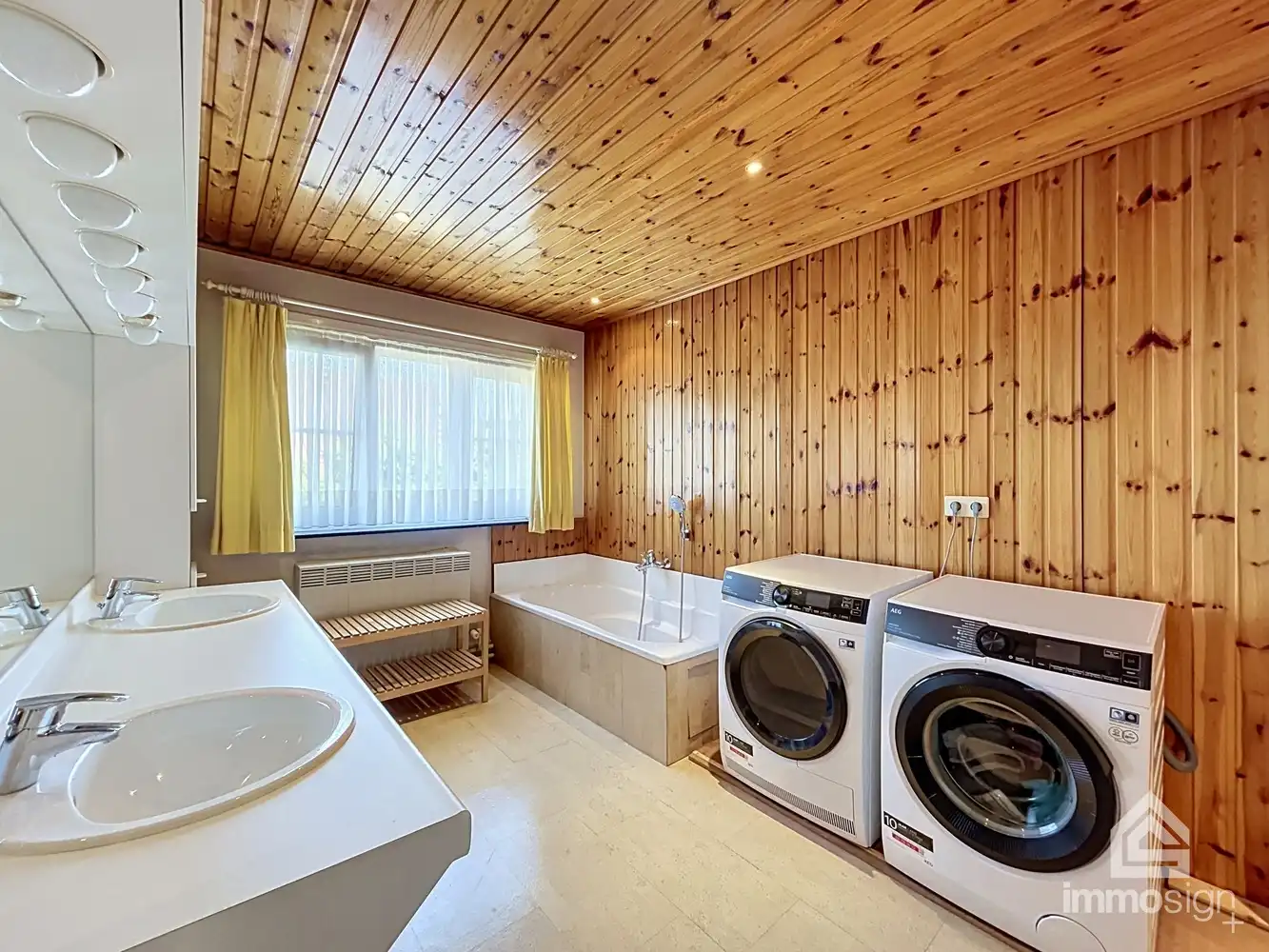 Ruim triplex appartement met vier slaapkamers in hartje Bocholt! foto 9