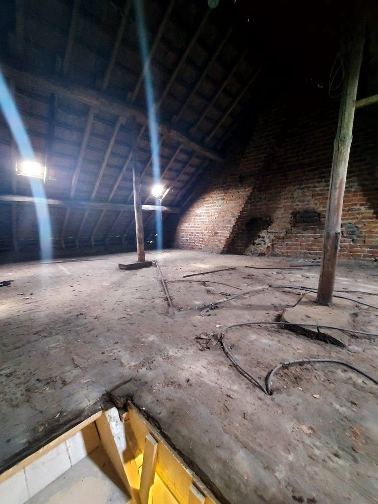 Ruime te renoveren woning foto 14