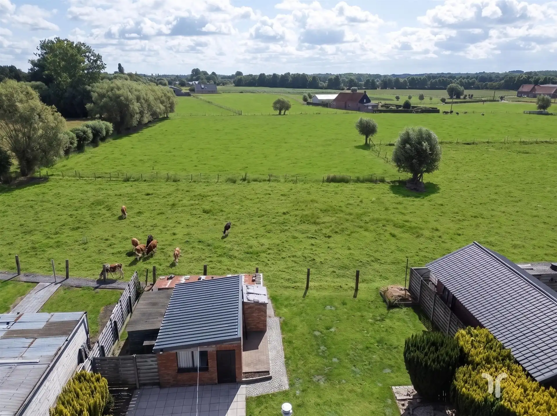 Verzorgde, karaktervolle open bebouwing met 4 slaapkamers met prachtig open zicht. foto 18