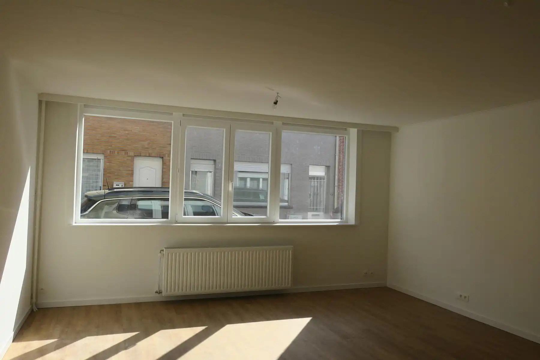 Gelijkvloers, 2-slpk appartement met garage nabij station foto 9