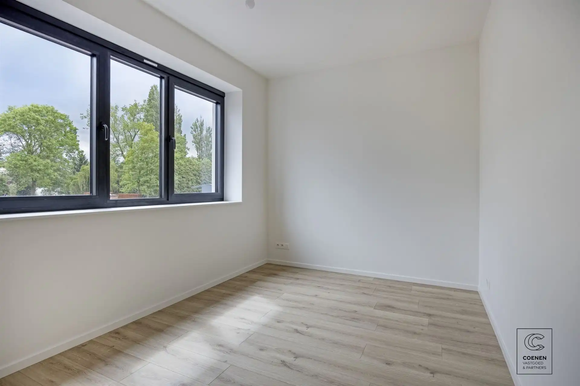 Volledig gerenoveerde woning van 230 m² met 5 slpk's! foto 14