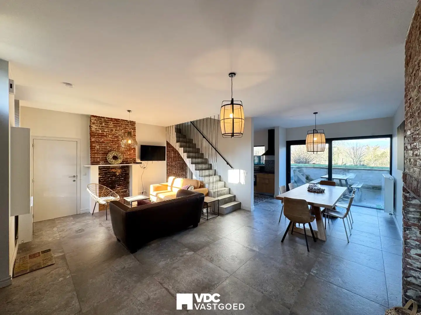 Charmante gerenoveerde woning met tuin in Klein-Gelmen (Heers) foto 3