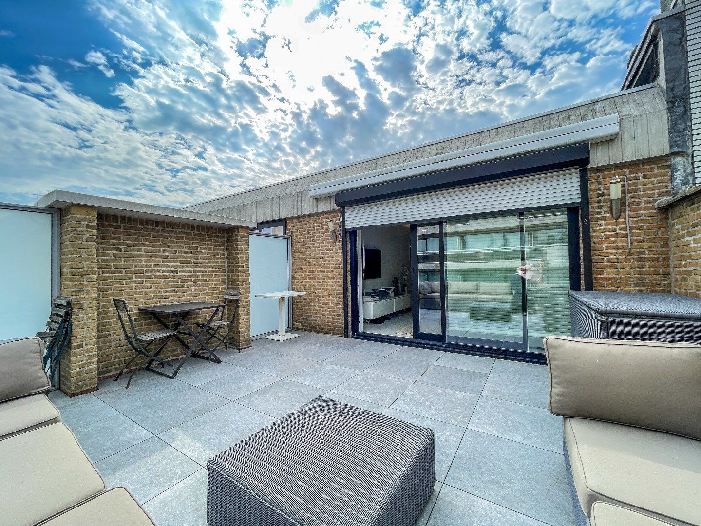 Aangename penthouse (gemeubeld) met ruim zonneterras gelegen op de Kustlaan vlakbij het Lichttorenplein.  foto 4