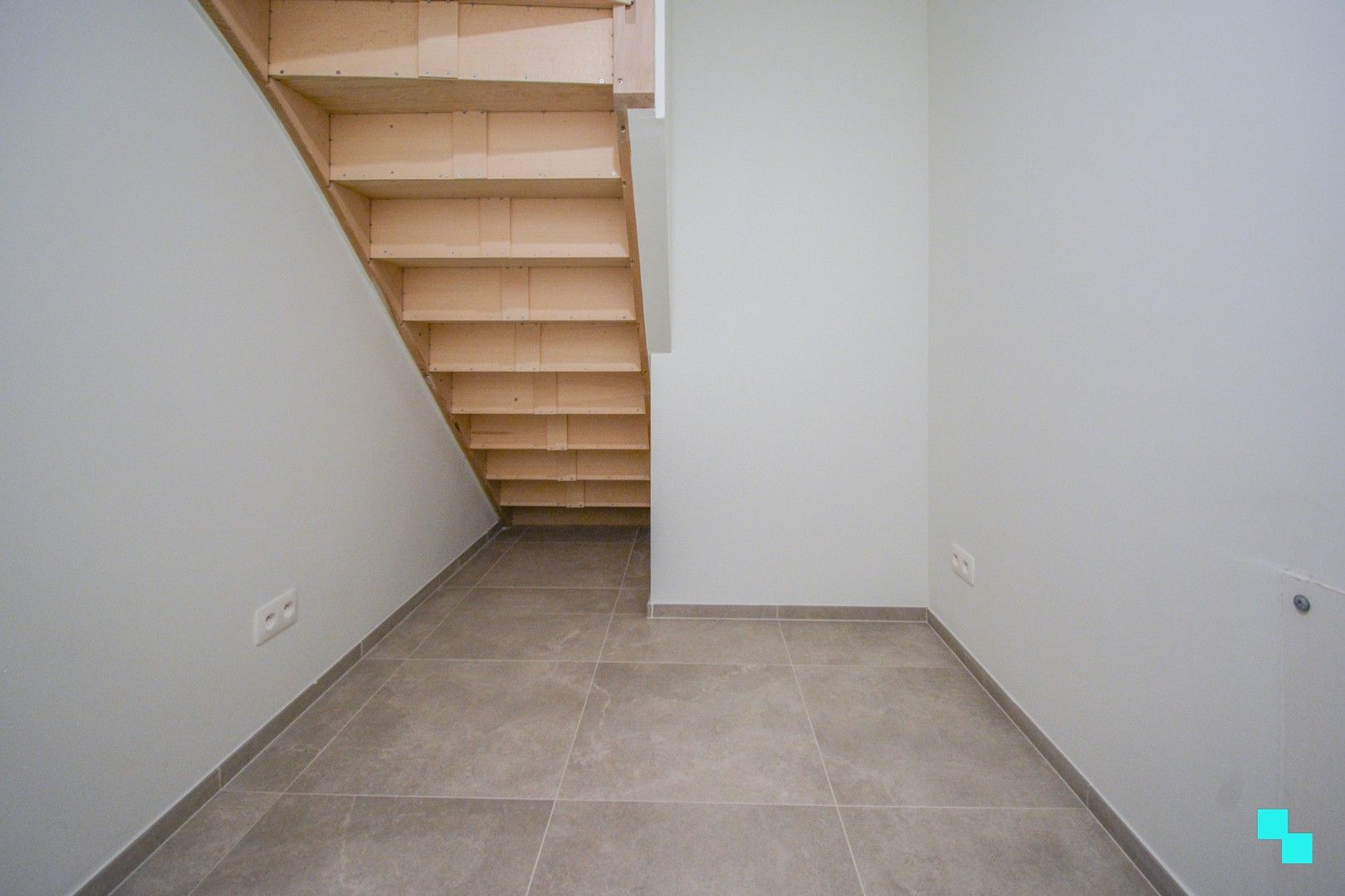 Volleidg afgewerkte nieuwbouwwoning met carport te Sleihage foto 9