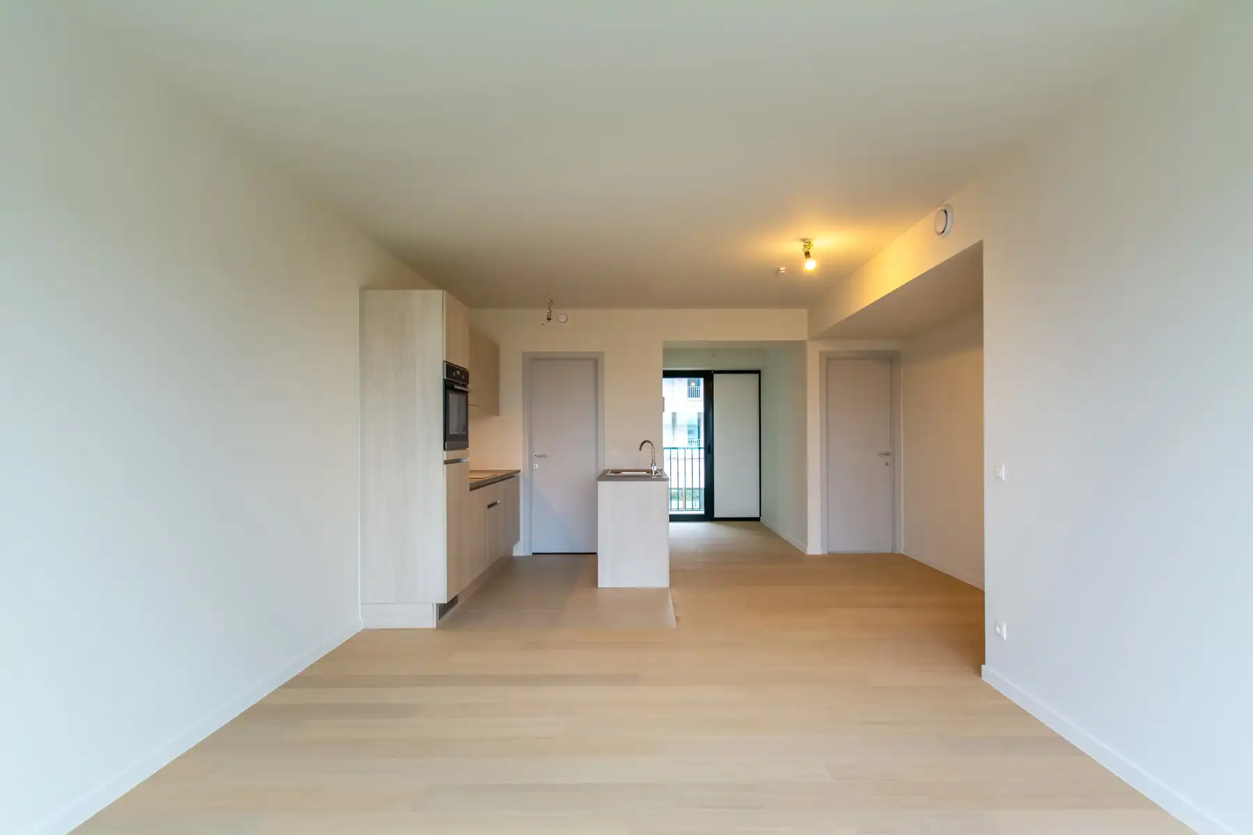 Prachtig Modern nieuwbouwappartement met 2slpk. en balkon foto 2